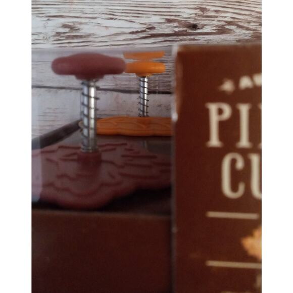 Williams Sonoma Piecrust Cutters Autumn Leaves Thanskgiving - Picture 8 of 10